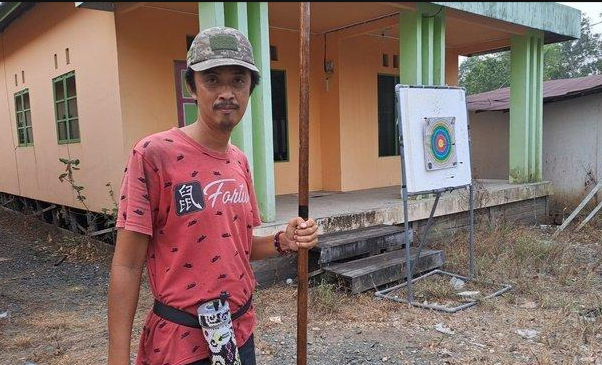 Upaya Kenalkan Olahraga Tradisional, Ferry Ajak Pelajar Berlatih Menyumpit di Halaman Kadin Batola